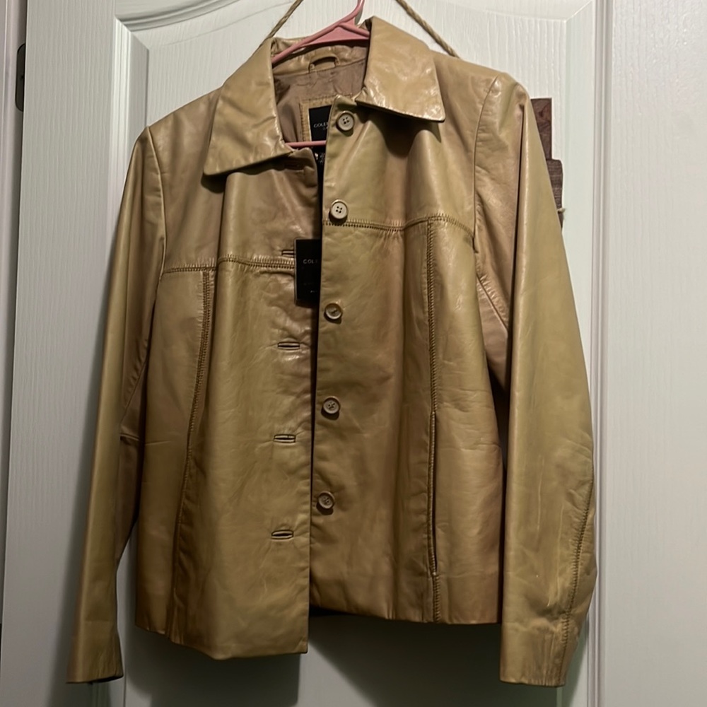 Brand new Colebrook & co jacket size small.  (Appears darker in photo)